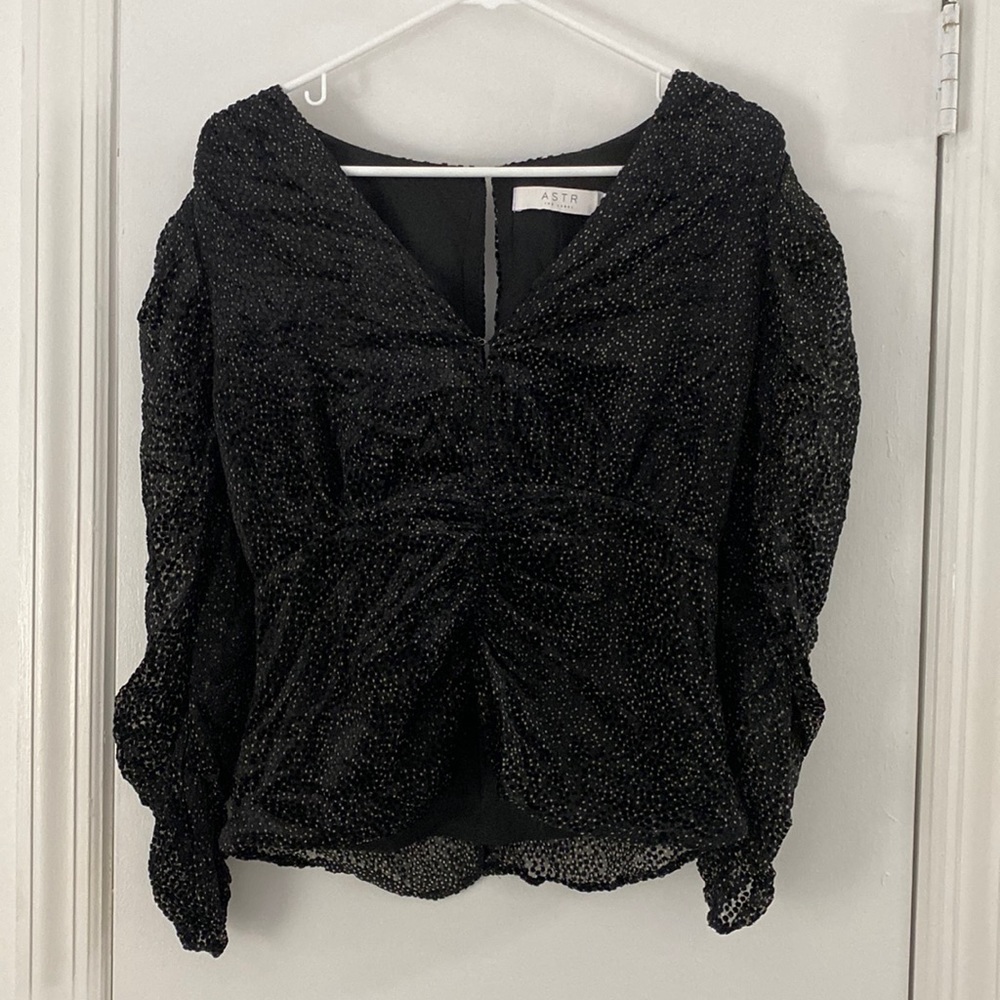 ASTR The Label: beautiful, never worn, crushed velvet blouse.
